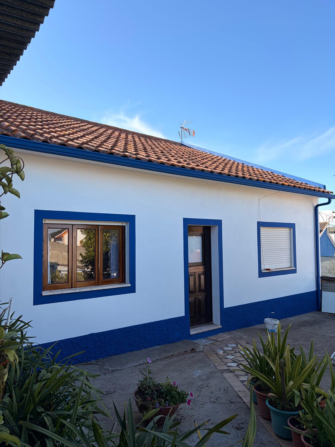 Fachada frontal da casa depois da pintura