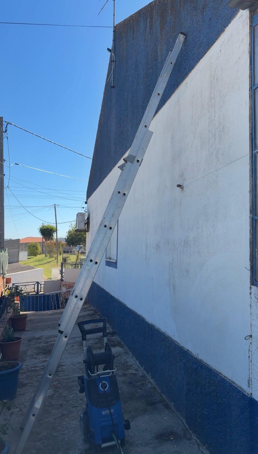 Outra lateral da casa antes da pintura